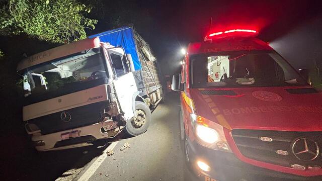 Motorista de caminhão foge após causar acidente na BR-470, na Serra das Antas.
