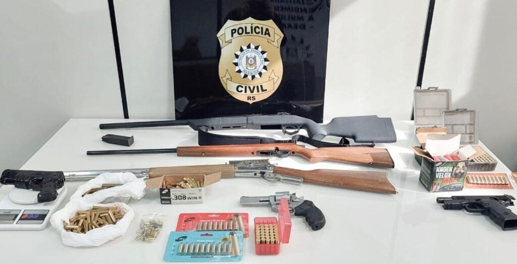 Polícia Civil apreende arsenal em operação em Bento Gonçalves.
