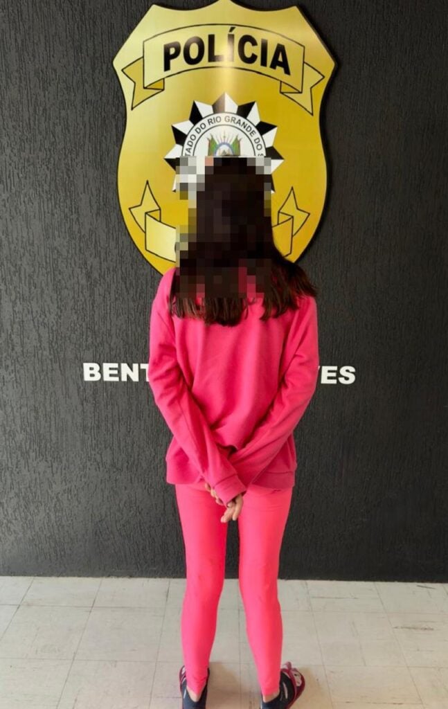 Polícia Civil prende mulher que chefiava esquema de tele-entrega de drogas em Bento Gonçalves.