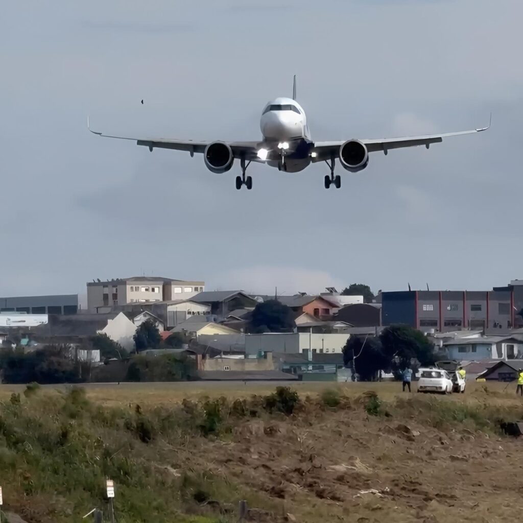 Avião da Azul arremete em Caxias do Sul devido a vento de cauda.