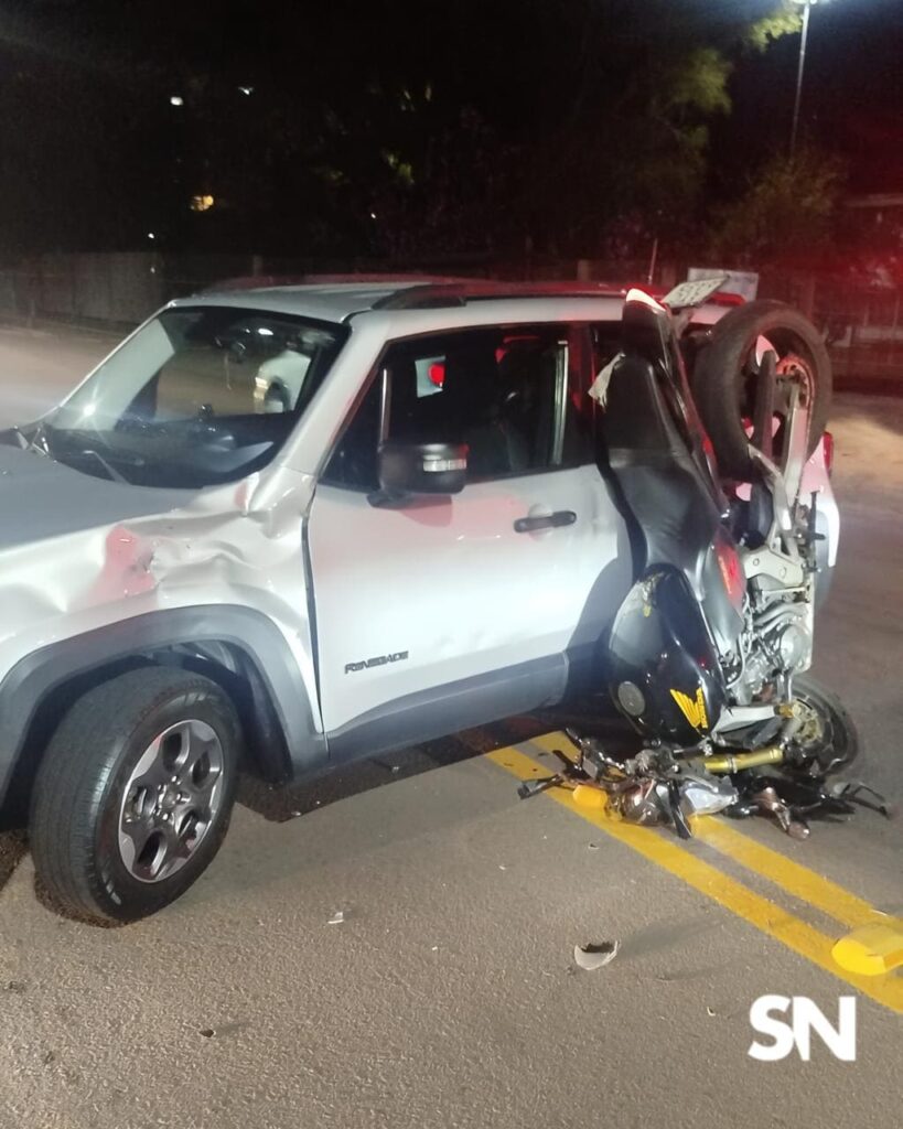Colisão entre carro e moto em Bento Gonçalves.