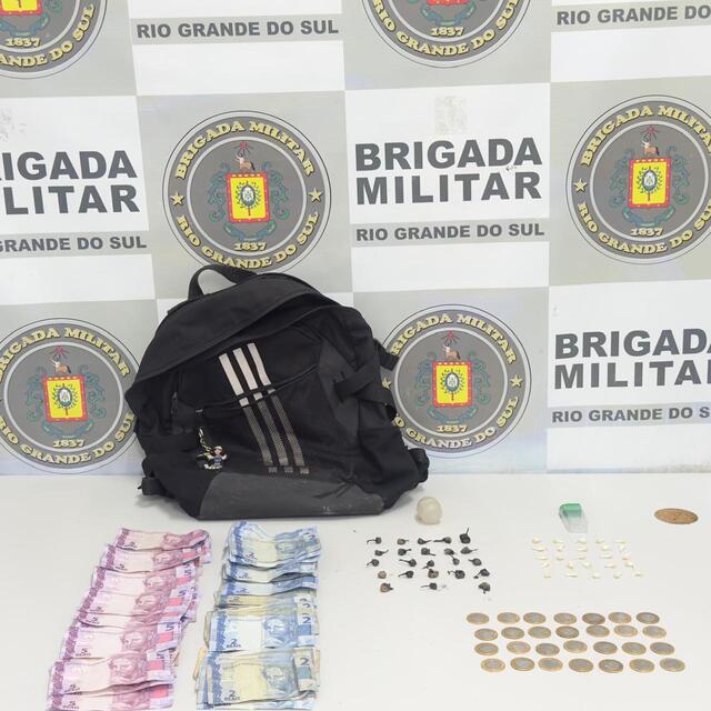 Homem de 27 anos foi preso com 48 porções de crack no bairro Lourdes.