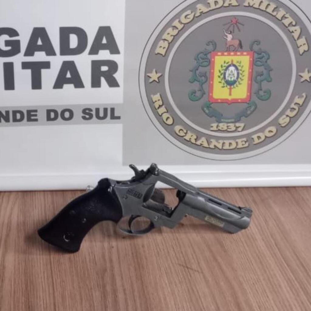 Terça da pesada: prisões por tráfico de drogas e porte ilegal de arma em Bento Gonçalves.