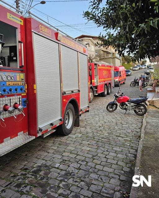 Incêndio atinge residência no bairro Borgo, em Bento Gonçalves.