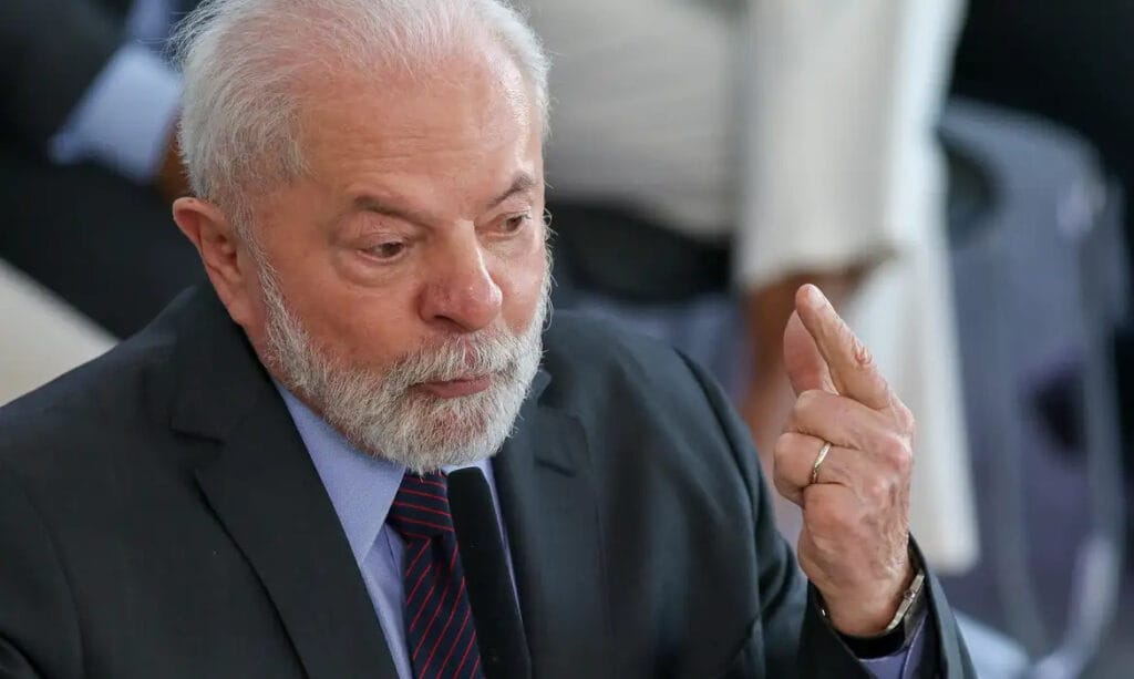 Lula: Bolsonaro é ignorante e xucro.