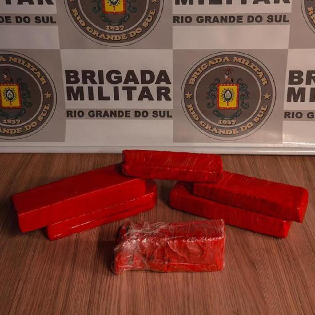 Terça da pesada: prisões por tráfico de drogas e porte ilegal de arma em Bento Gonçalves.