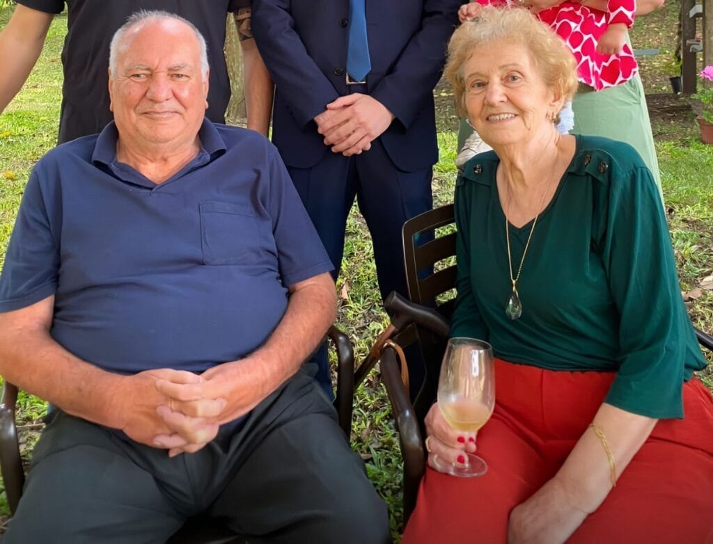 Nelson e Angelina Piacentini nasceram em 1947 e morreram em 2025, aos 77 anos, com uma semana de diferença.
