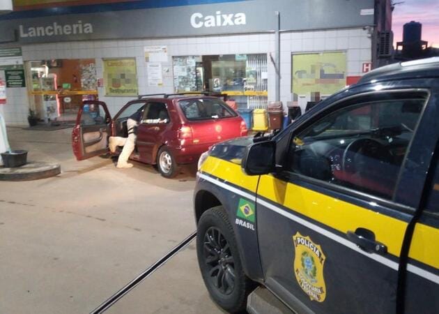 PRF prende três criminosos com arma e munições em Monte Alegre dos Campos.