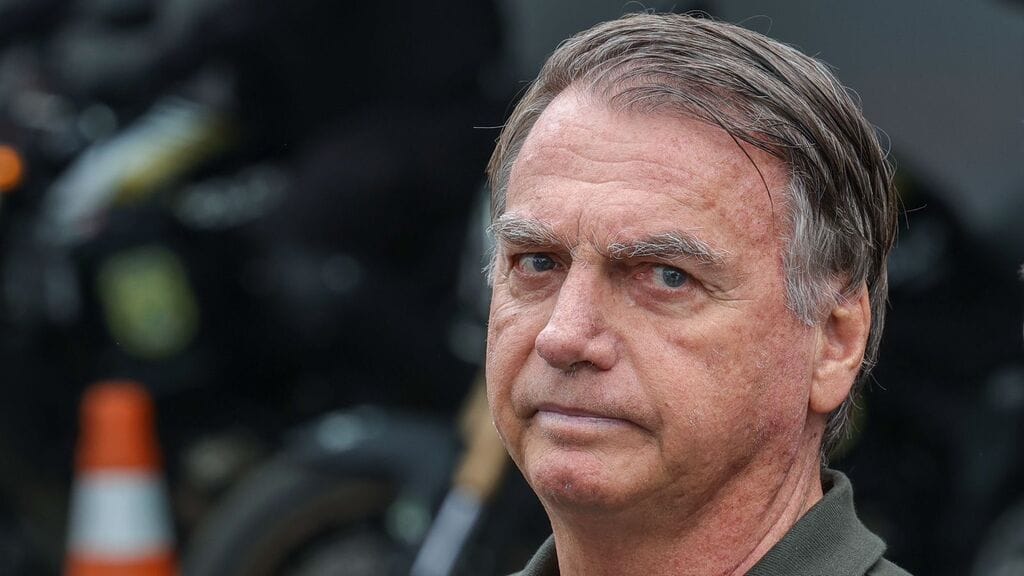 Bolsonaro recebe alta e exames confirmam câncer de pele.