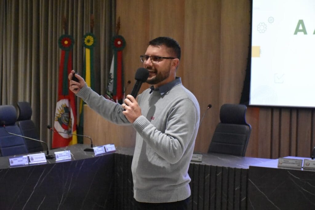 CDL Bento promove palestra de Rogério Hansen com foco em vendas.