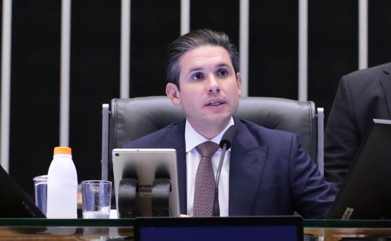 Câmara dos Deputados aprova regime de urgência para projeto da anistia.