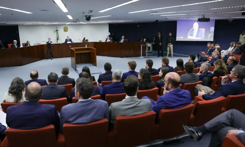 Começou o julgamento de Bolsonaro no STF.