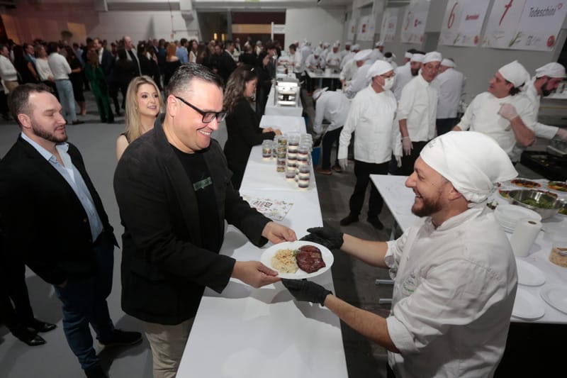 'Eles na Cozinha' reúne 1,5 mil pessoas em Bento Gonçalves.