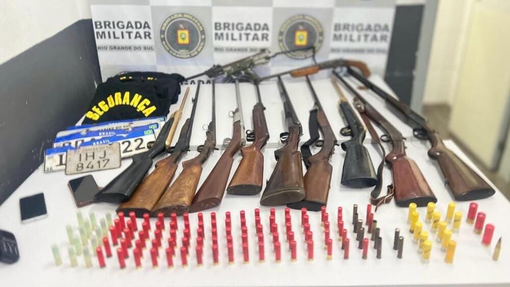 Homem de 36 anos tinha armas de fogo, munições, drones agrícolas, maquinários e ferramentas industriais em uma propriedade rural de Juá, em Caxias do Sul.