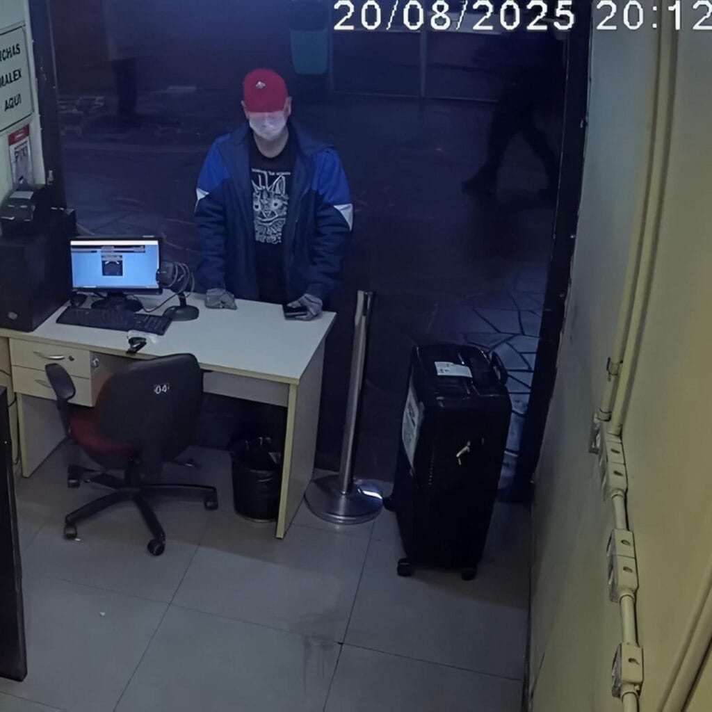 Homem que deixou mala com parte do corpo de mulher na rodoviária de Porto Alegre foi filmado.