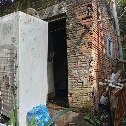 Incêndio deixa duas pessoas feridas no bairro Zatt em Bento Gonçalves.