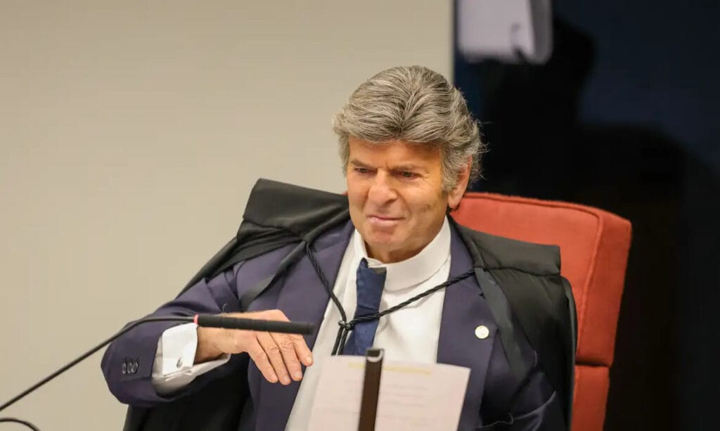 Ministro Fux fala em incompetência do STF no julgamento de Bolsonaro.