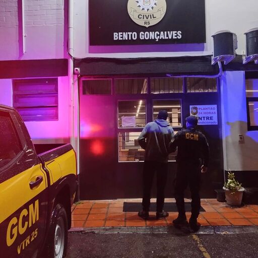 GCM prende homem com mandado de prisão em Bento Gonçalves.