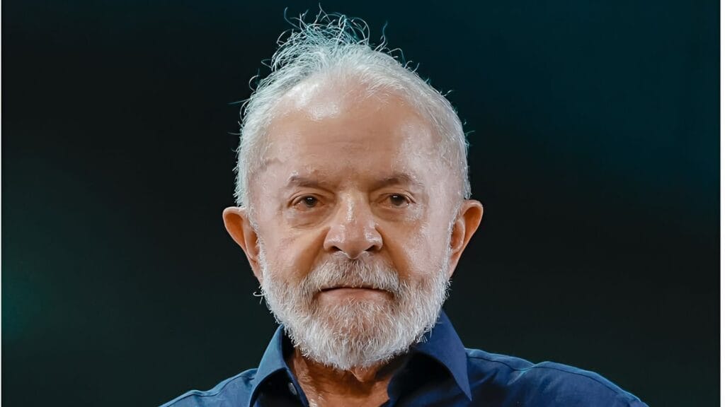 Lula faz aniversário de 80 anos.