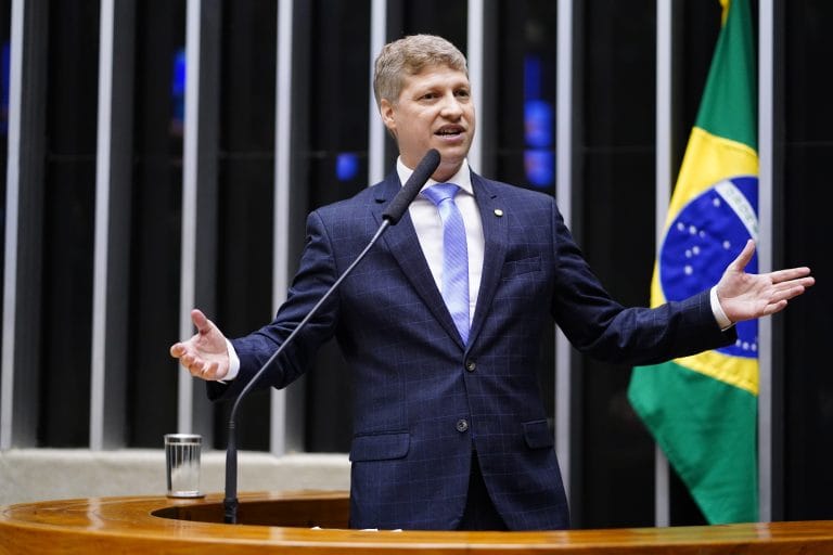 Marcel van Hattem aciona MPF e PF contra delegados da própria Polícia Federal.