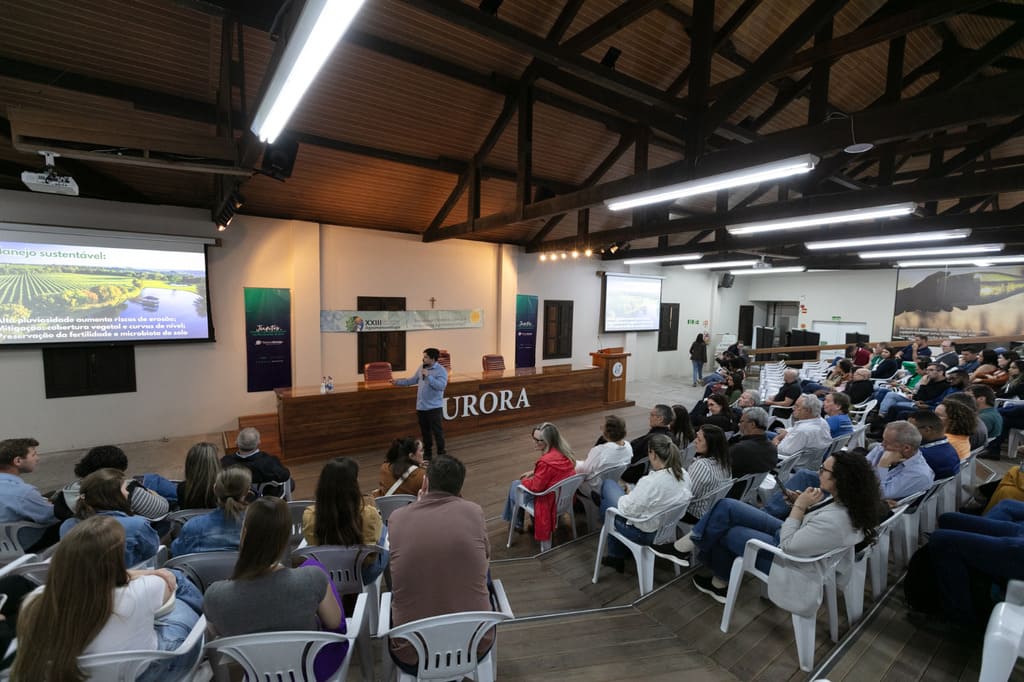 Vinícola Aurora recebe mais de cem participantes do 23º Congresso Brasileiro de Agrometeorologia.