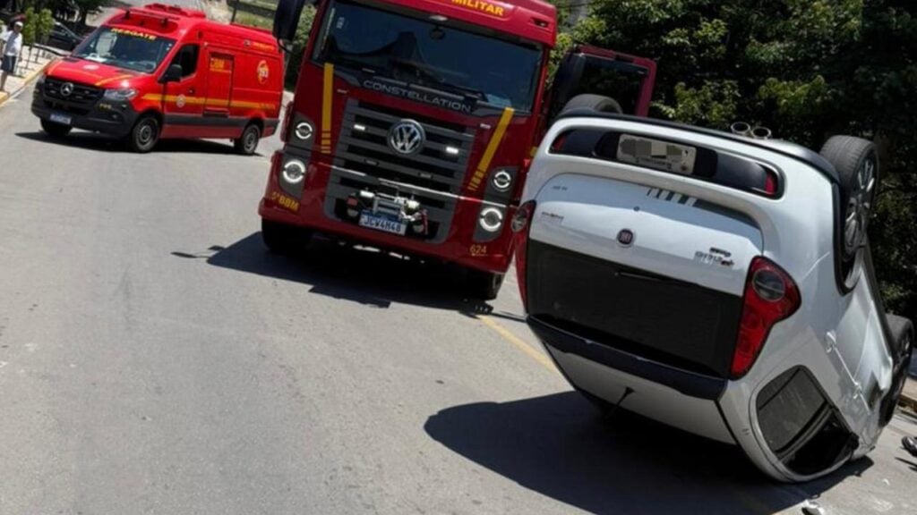 Capotamento no bairro Santa Marta, em Bento Gonçalves.