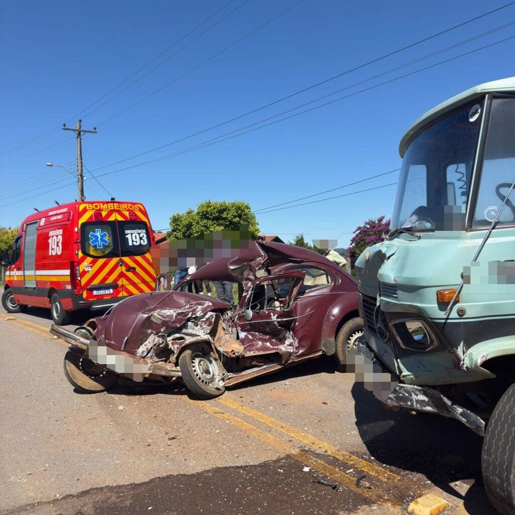 Fusca bate de frente com caminhão em Nova Roma do Sul.