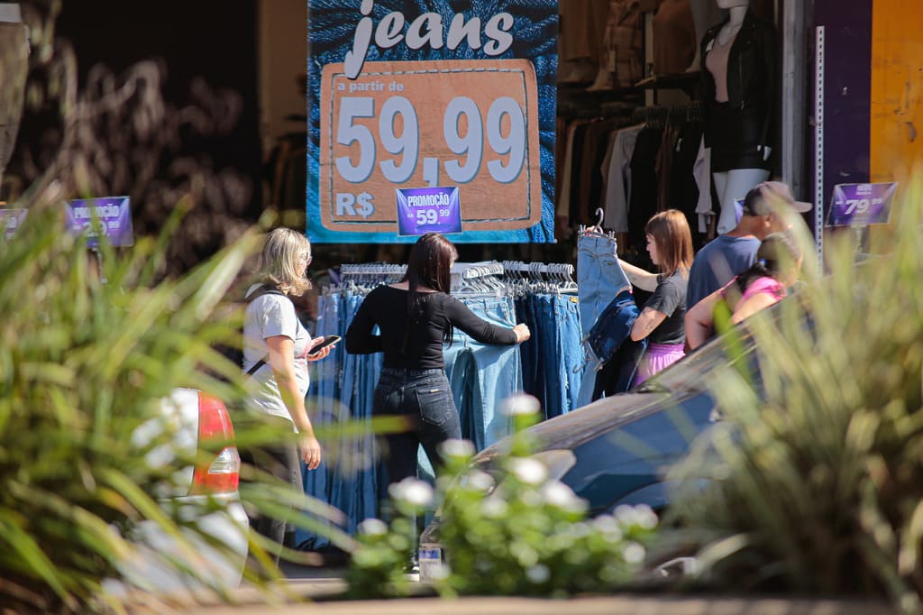Gaúchos devem gastar até R$ 6 bilhões em compras com o 13º salário.