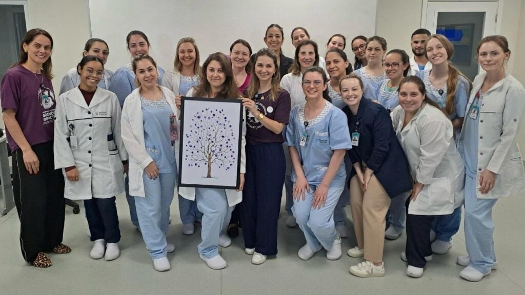 Novembro Roxo: Hospital Tacchini Bento Gonçalves destaca avanços no cuidado aos prematuros com depoimentos reais.