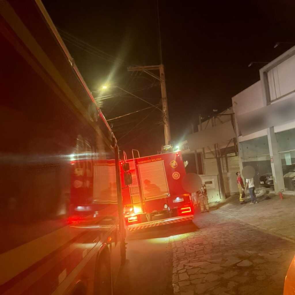 Incêndio criminoso em revenda de veículos em Bento Gonçalves.