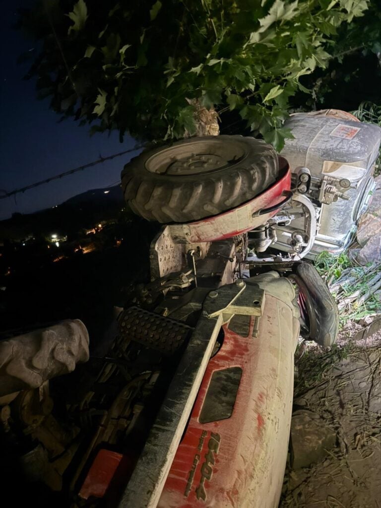 Agricultor morre em capotamento de trator embaixo de parreiral de uvas em Bento Gonçalves.