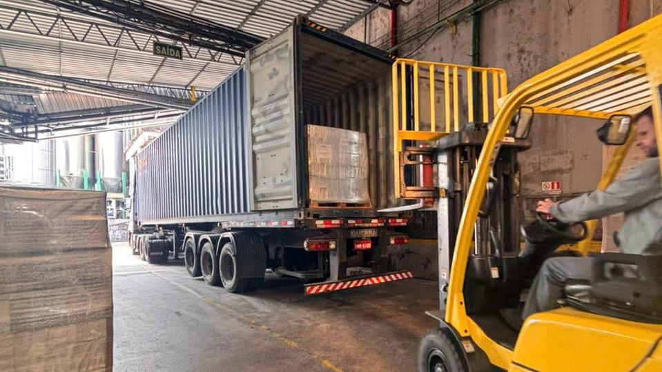 Vinícola Garibaldi embarca mais de 7 mil garrafas aos EUA.