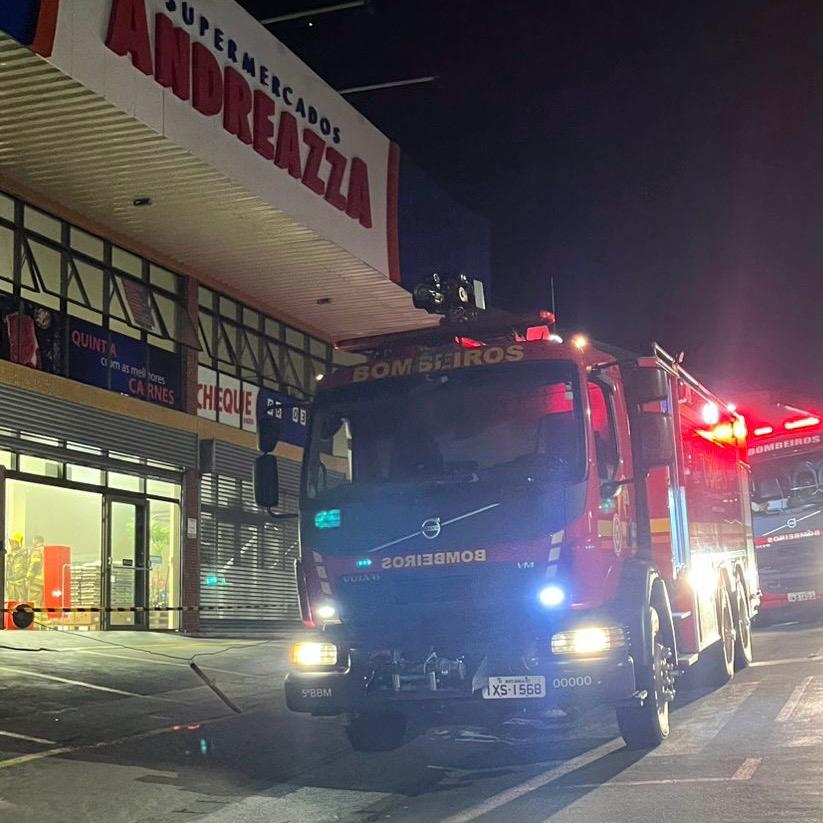 Padaria de supermercado pega fogo em Bento Gonçalves.