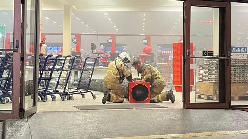 Supermercado Andreazza localizado no bairro Licorsul, em Bento Gonçalves, teve incêndio na padaria.