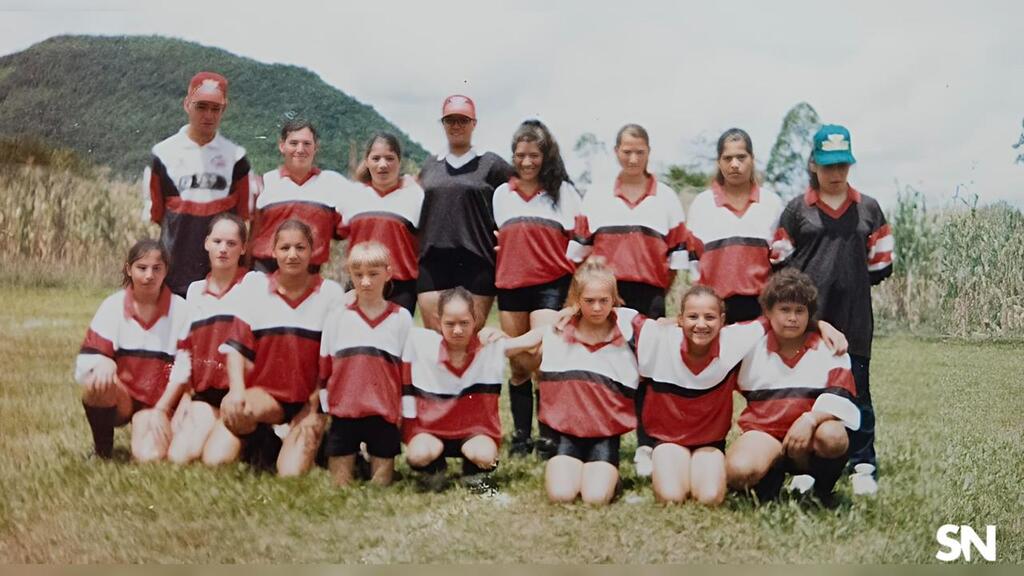 Time feminino de São Luiz, 1998. São Luiz das Antas. Acervo: Marciele de Lima Greselle.