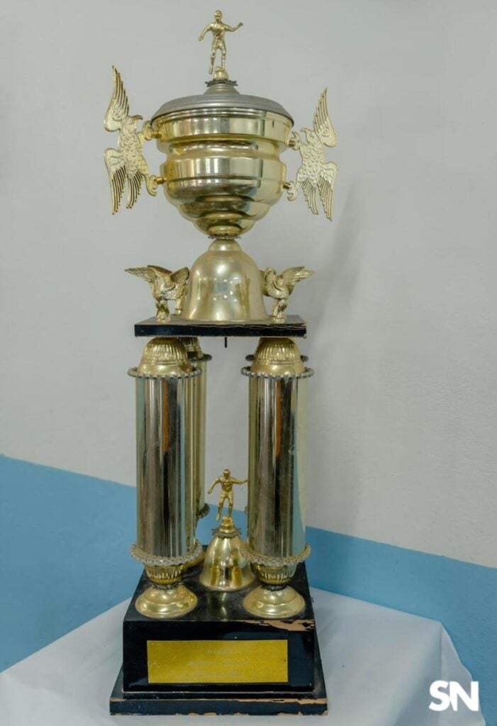 Troféu do time de São Luiz das Antas. 3º Torneio da Associação São Rafael, 2002. 1º lugar.