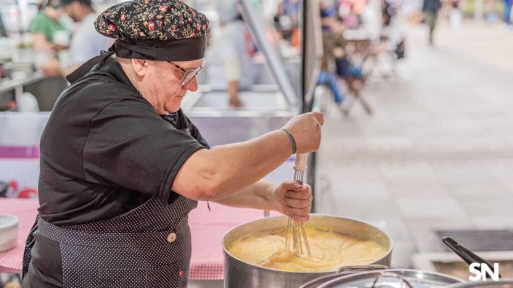 Festival Fenavinho, de 22 a 24 de maio, tem vinho encanado, gastronomia temática e desfile cultural na Praça da Igreja São Bento.