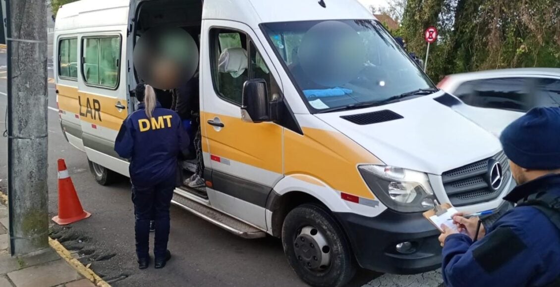 DMT fiscaliza transporte escolar e autua cinco veículos em Bento Gonçalves