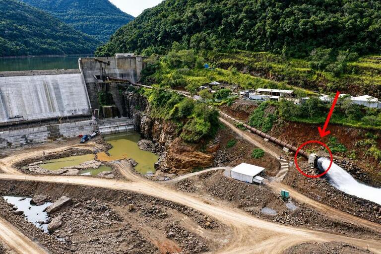 Conduto de Vazão Sanitária, utilizado para desviar o Rio das Antas e permitir a continuidade das obras na Usina Castro Alves.