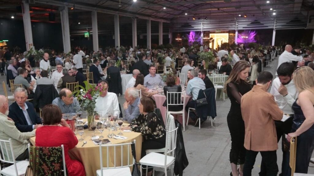 Eles na Cozinha reúne 1,5 mil pessoas em noite de solidariedade em Bento Gonçalves.