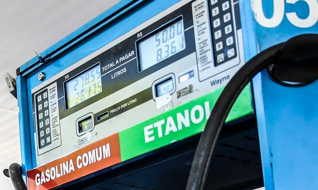 Governo Lula autoriza aumento de etanol na gasolina para 32%.