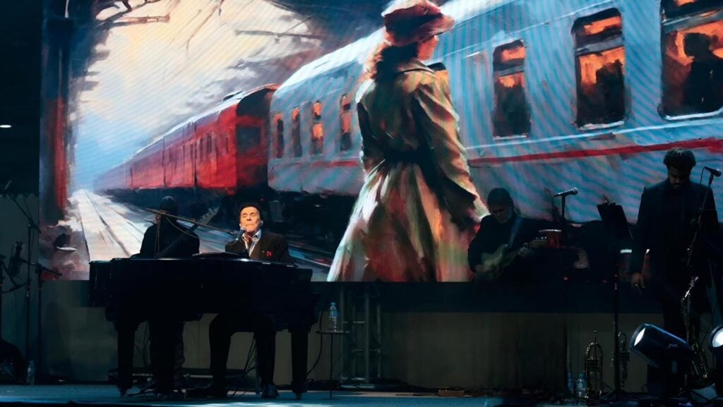 Cantor e pianista napolitano Luciano Bruno apresentou clássicos da música italiana.