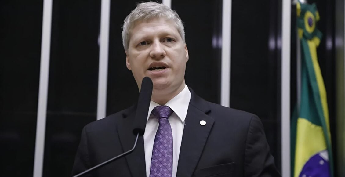 Deputado federal Marcel van Hattem aciona Justiça contra publicidade de Lula