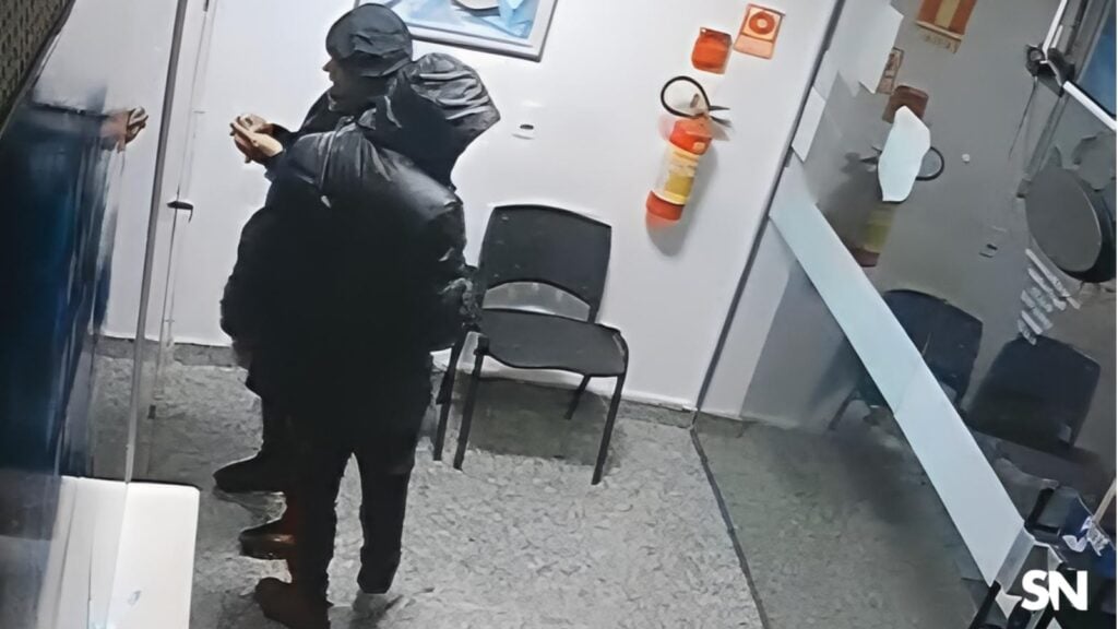 Homem é preso por roubo à casa de câmbio no Mercado Caitá, em Bento Gonçalves.