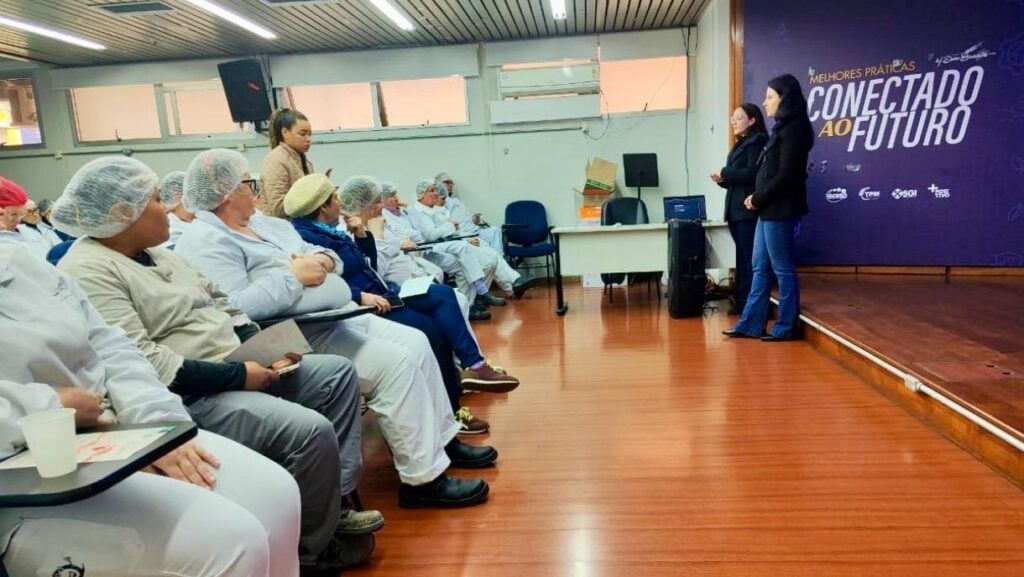 Tacchini incentiva doação de sangue durante palestra para colaboradores da M. Dias Branco.