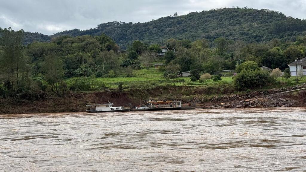 Balsa de Santa Bárbara está parada nesta quarta-feira, 26 de agosto.