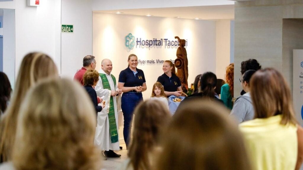 Hospital Tacchini recebe imagem de São Roque em Bento Gonçalves.