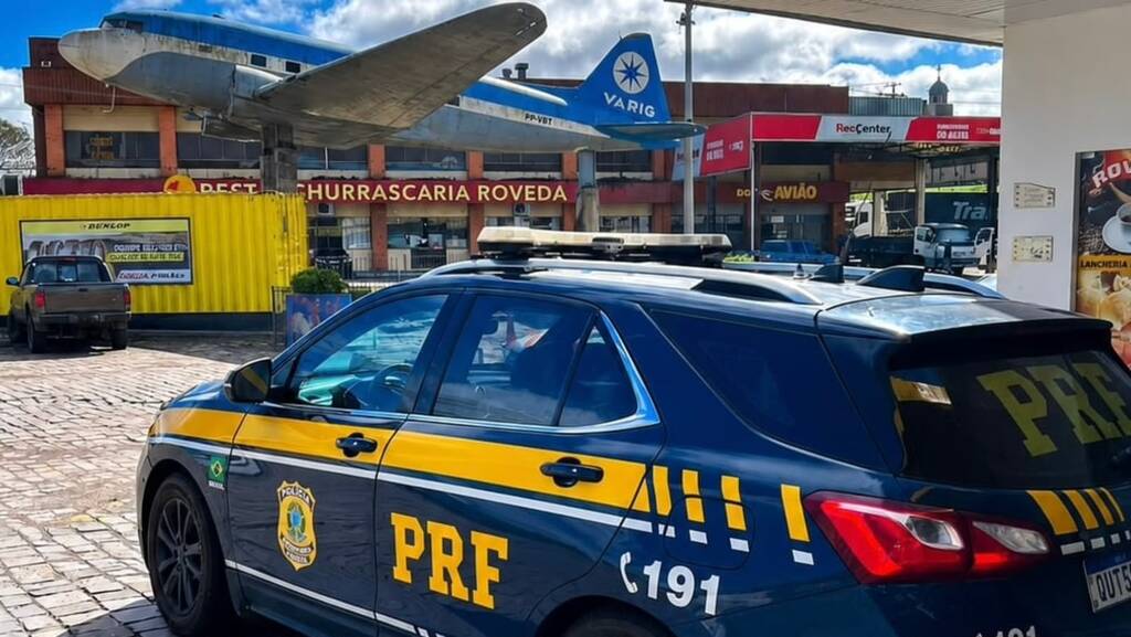 PRF pega Uno vermelho na BR-470 e prende dupla por furtos e embriaguez em Garibaldi