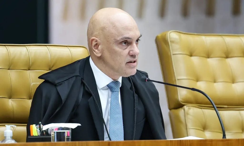 Alexandre de Moraes pede investigação contra ministro André Mendonça.