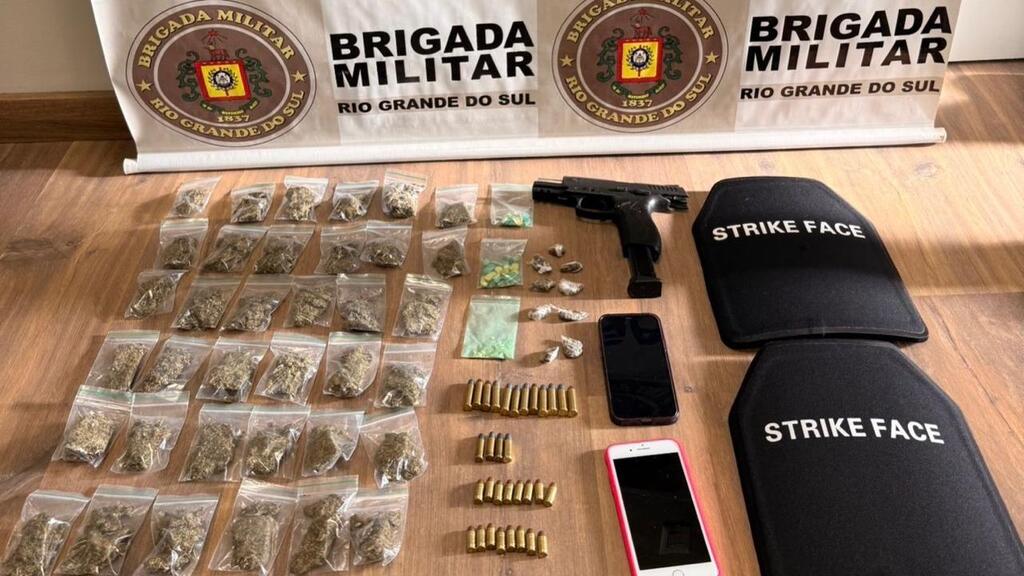 Homem é preso e guria apreendida com arma e drogas em Garibaldi.